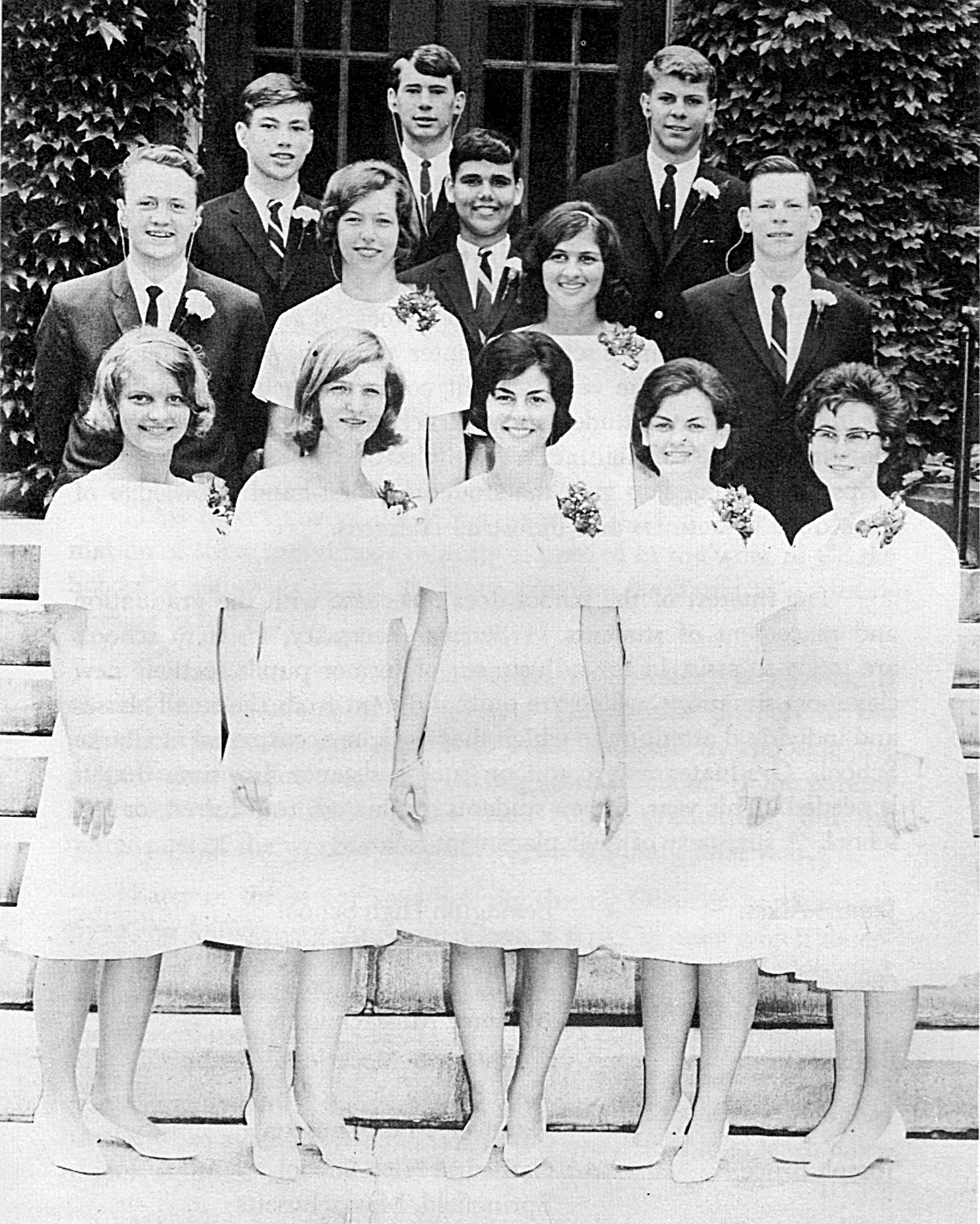Black and white photo of gradutes