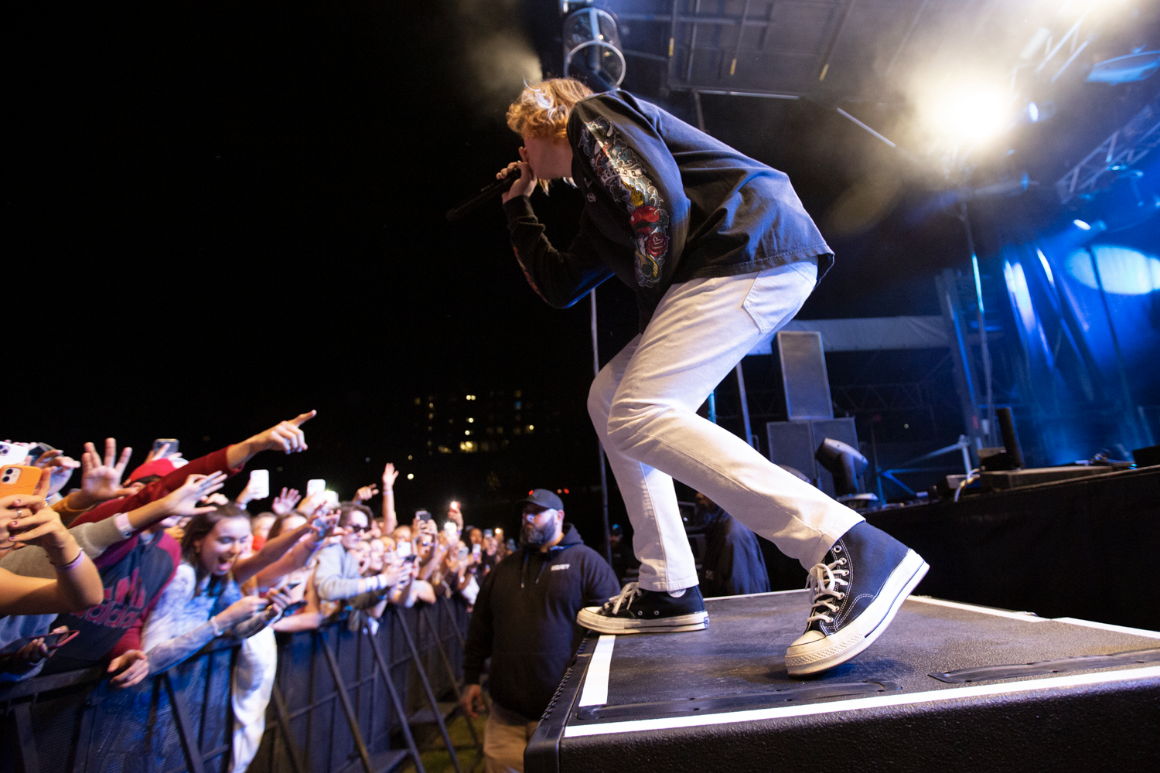 The Kid LAROI performs on campus.