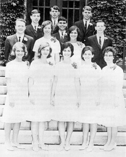Black and white photo of gradutes