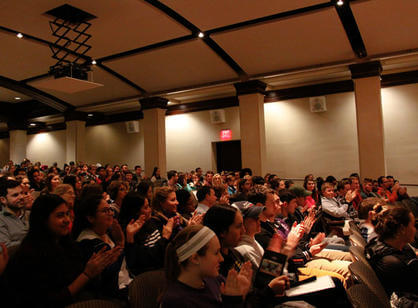 A crowded Seelos Theater applauds the cast of “Walking Still: Rompiendo Barriers y Building Puentes,” the kick-off event for the Academic Conference presented by Uni2ACT, Holy Cross’s bilingual theatre troupe.