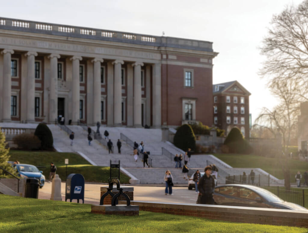 Empty stanchion with Dinand Library in the background