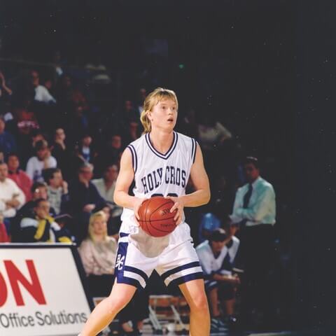 woman basketball player on the court