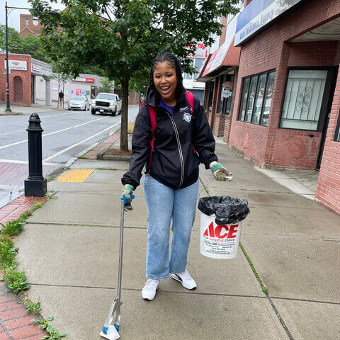 Bobbie Pitts picking up trash