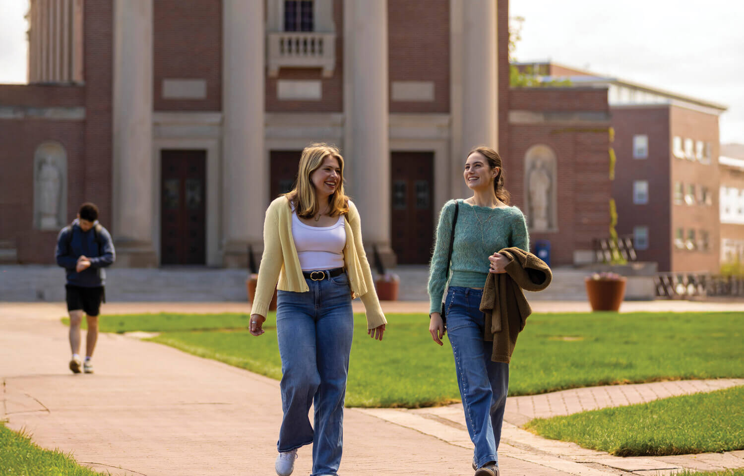 Julia Clarke '25 and Ines de la Fuente '25