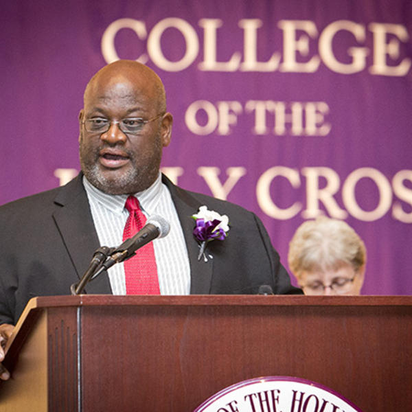 Rev. John H. Vaughn ’82 offers remarks after receiving the 2015 Sanctae Crucis Award. Image by Shannon Power Photography