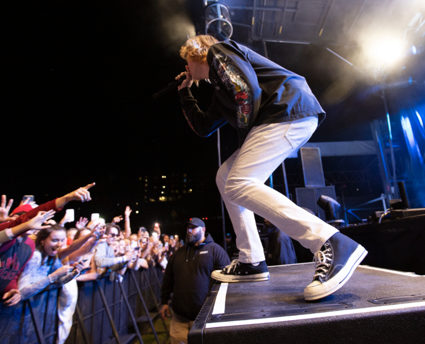 The Kid LAROI performs on campus.